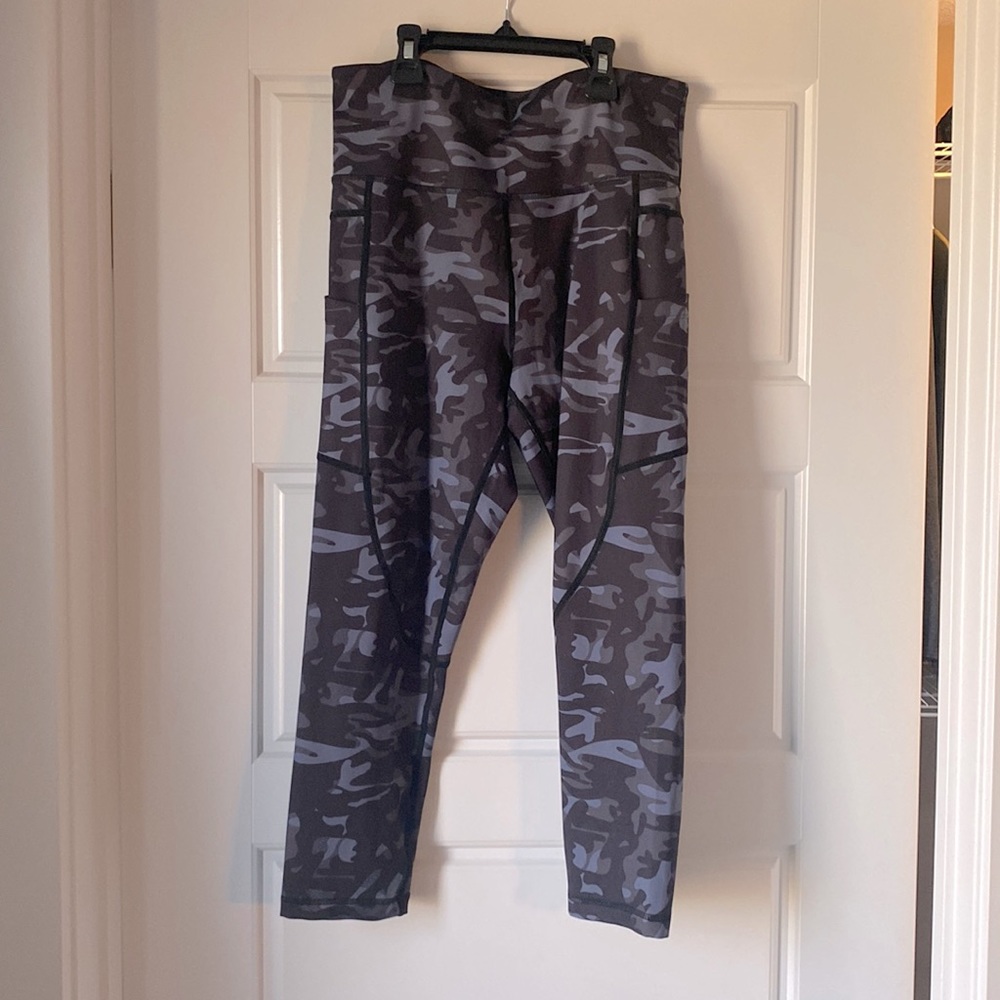 Zyia capri pants